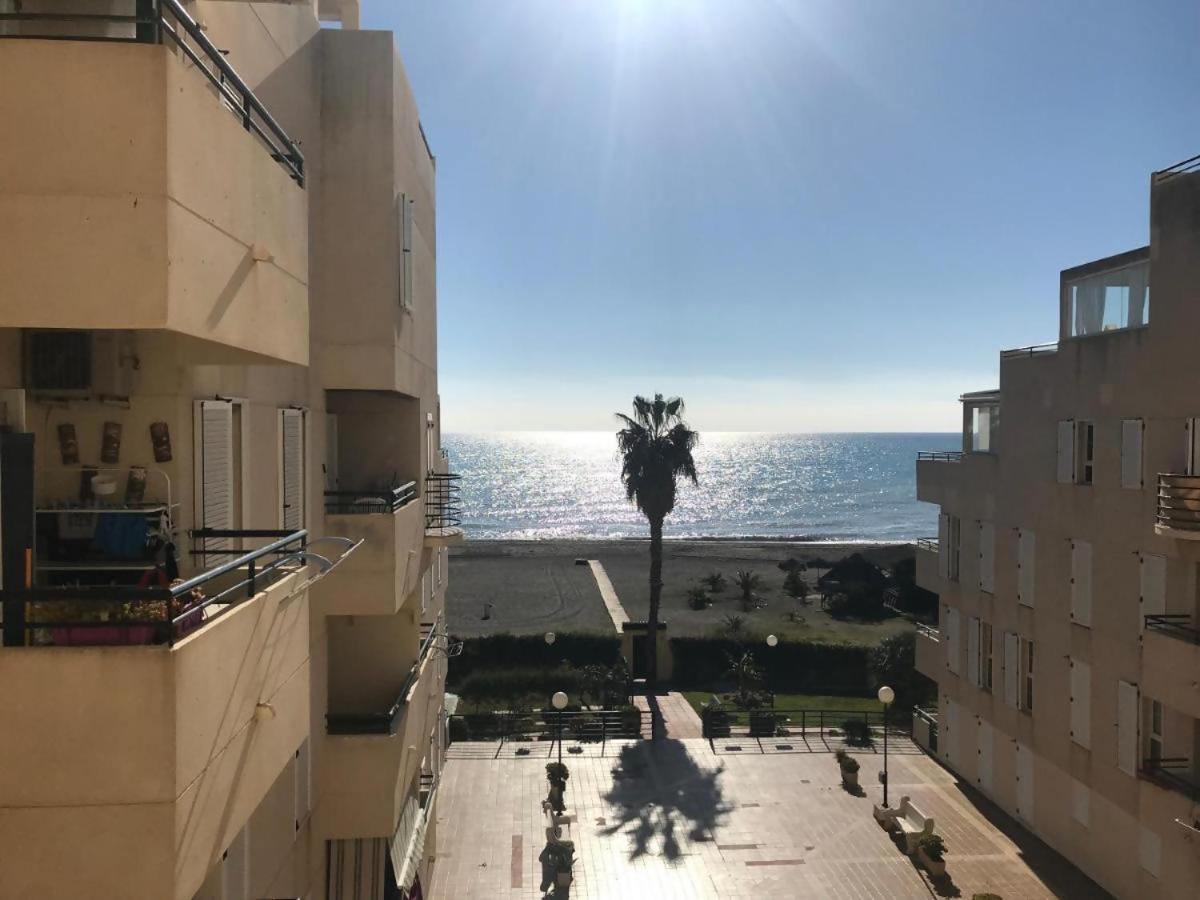 דירות בנאחראפה Espectacular Residencial En 1A Linea Con Piscina מראה חיצוני תמונה