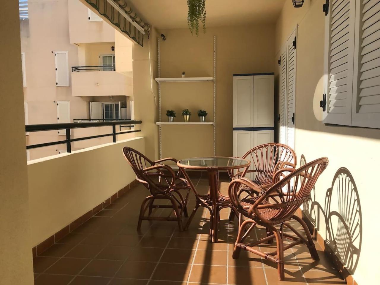 דירות בנאחראפה Espectacular Residencial En 1A Linea Con Piscina מראה חיצוני תמונה