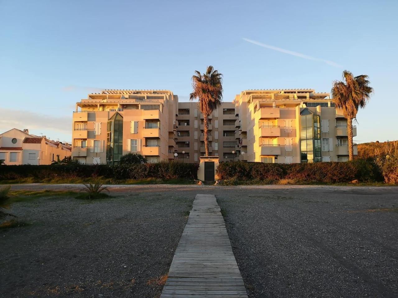 דירות בנאחראפה Espectacular Residencial En 1A Linea Con Piscina מראה חיצוני תמונה